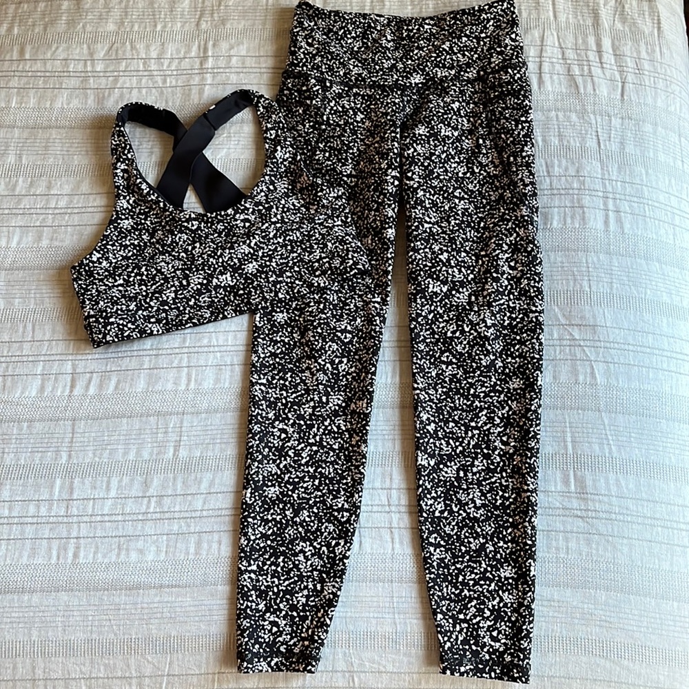Old Navy Powersoft Sports Bra and Leggings black & white, medium top & sm pants